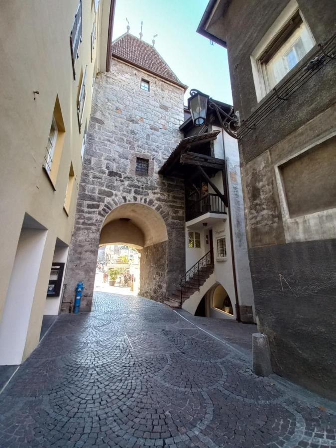 Atelier Leopardi In Meran Apartment Bagian luar foto